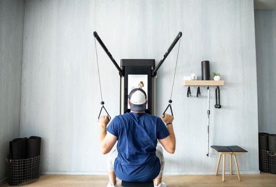 How to pick a gym that's right for you (and what to bring), according to BestReviews fitness expert