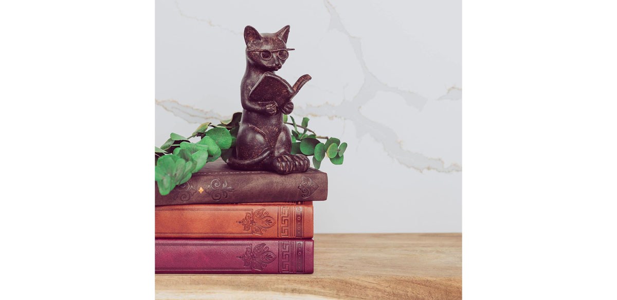 Young's Inc. Cat Figurine
