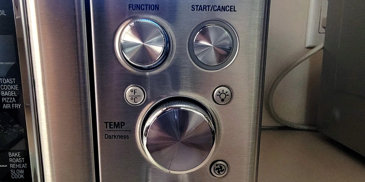 Closeup of Breville Smart Oven Air Fryer's control knobs Closeup of Breville Smart Oven Air Fryer's control knobs