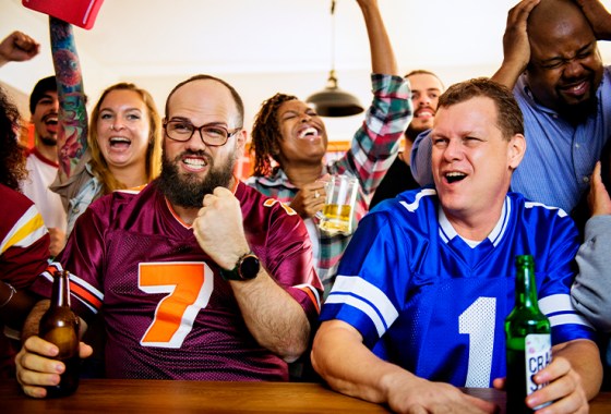 20 cute-but-casual Super Bowl party outfits