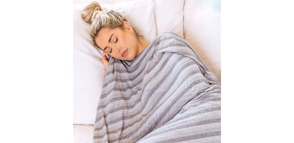  Ailemei Direct Cooling Throw Blanket for Hot Sleepers