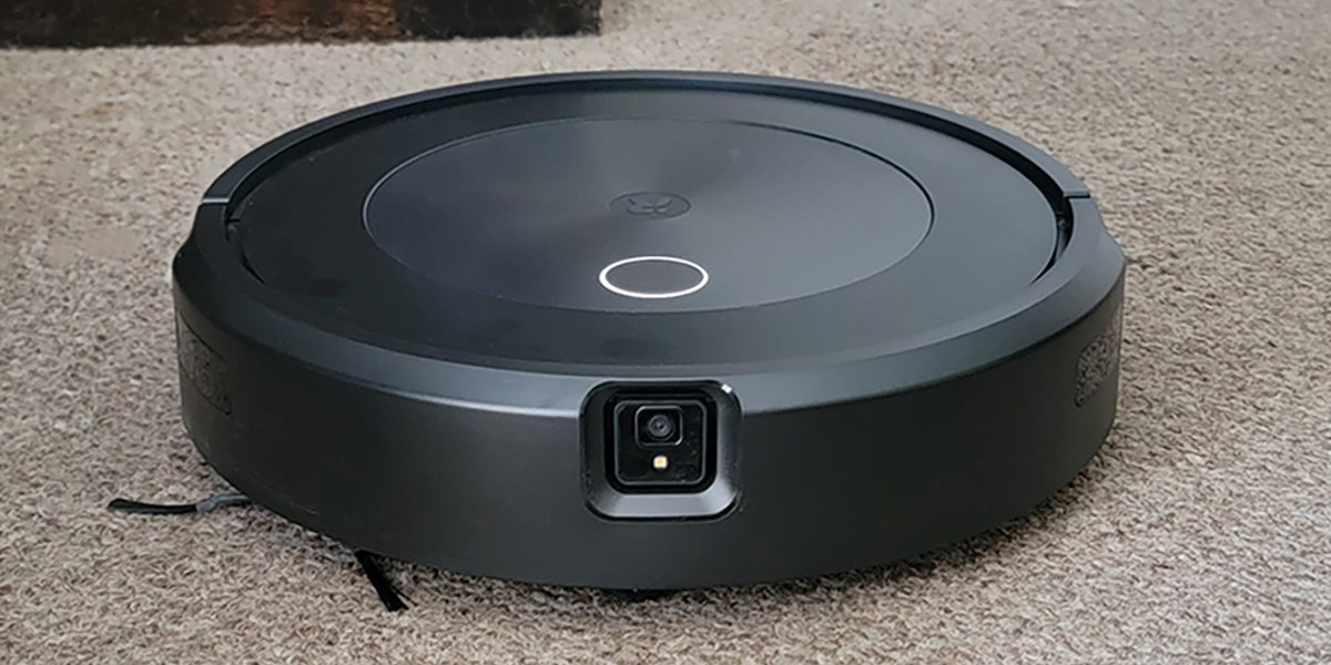 Roomba j7+ on carpet