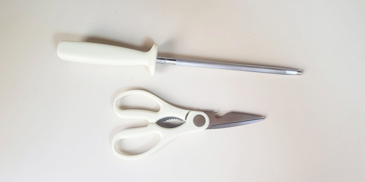 Carote 14-Piece Forged Knife Set on counter