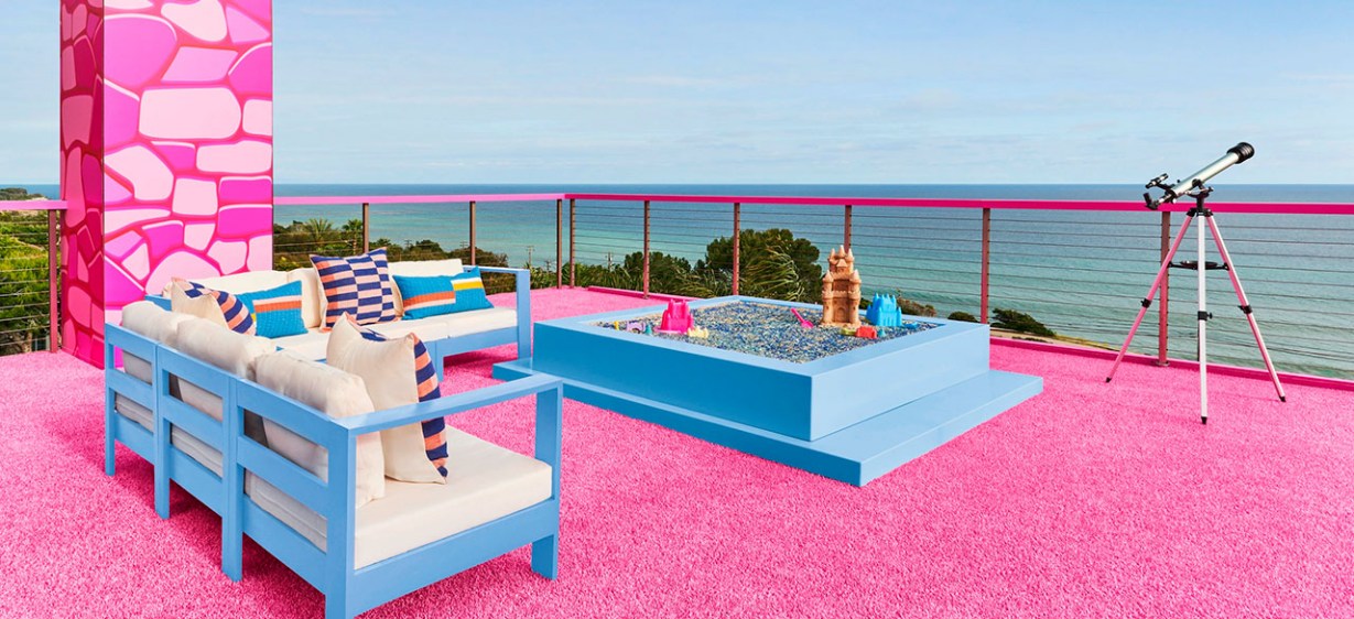 Barbie Airbnb DreamHouse patio Barbie Airbnb DreamHouse patio