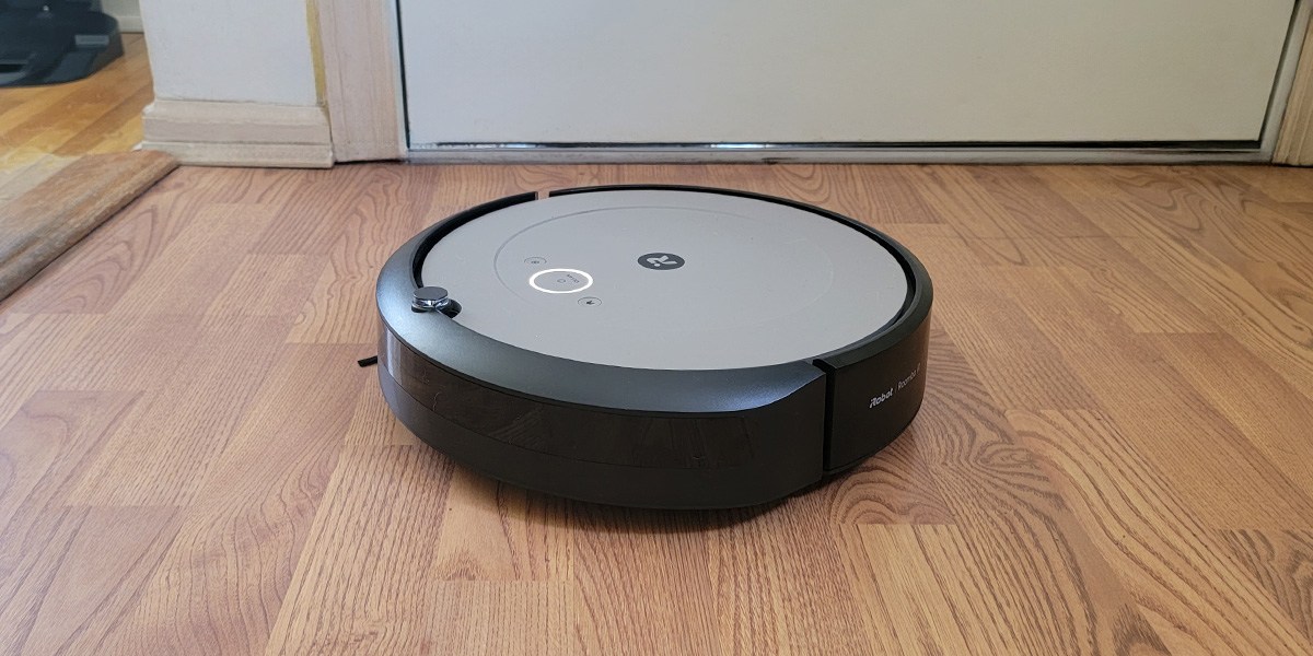 Best roomba for sales laminate floors