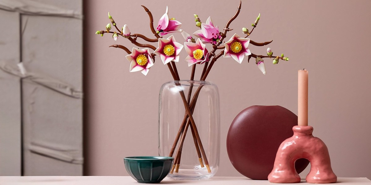LEGO-Botanicals-Magnolia-Branches-Building