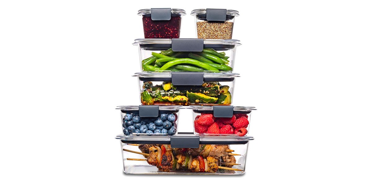 picture of Rubbermaid plastic storage containers to use for meal prepping
