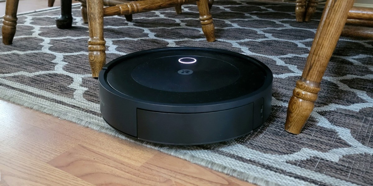 Testing the iRobot Roomba  j7+ on carpet and hard floors